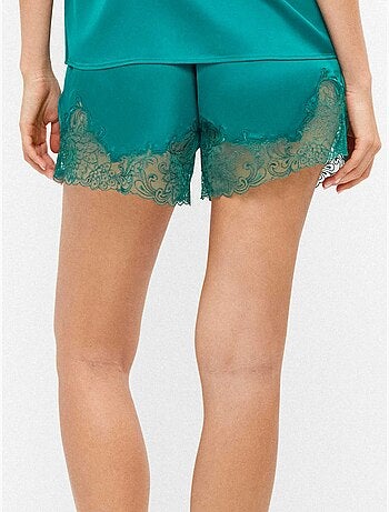 Pantalón corto short lencero y detalles encaje, en tejido de satén