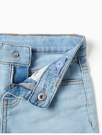 Pantalón corto vaquero ajustado con cinco bolsillos