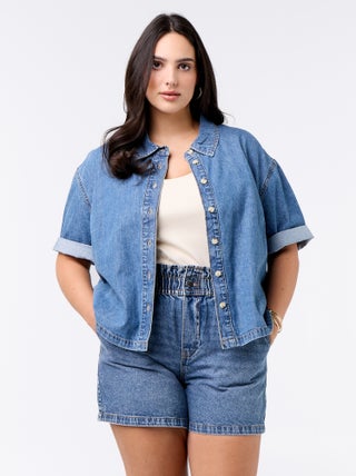 Pantalón corto vaquero con bolsillos