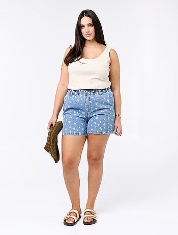 Pantalón corto vaquero con bolsillos