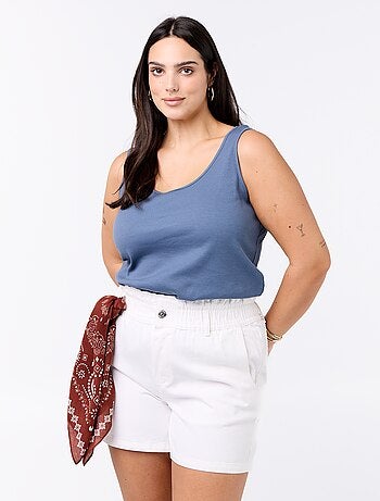 Pantalón corto vaquero con bolsillos