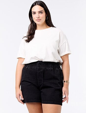 Pantalón corto vaquero con bolsillos