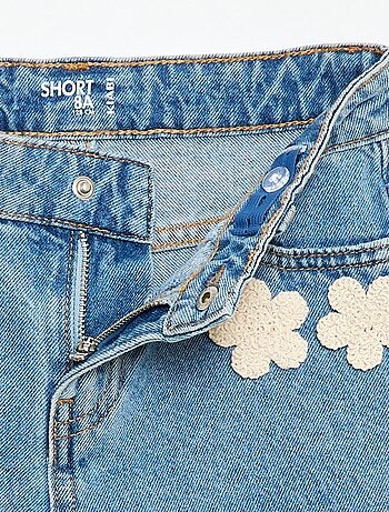 Pantalón corto vaquero con bordados