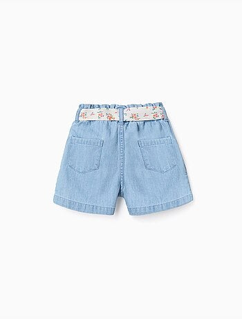 Pantalón corto vaquero con cinturón floral