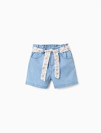 Pantalón corto vaquero con cinturón floral