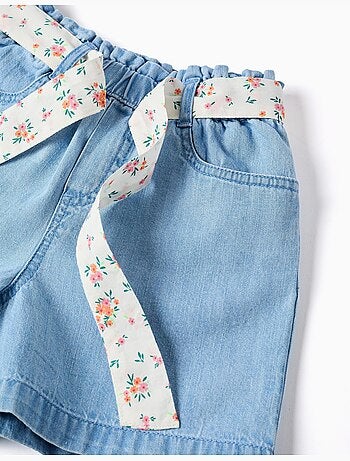 Pantalón corto vaquero con cinturón floral