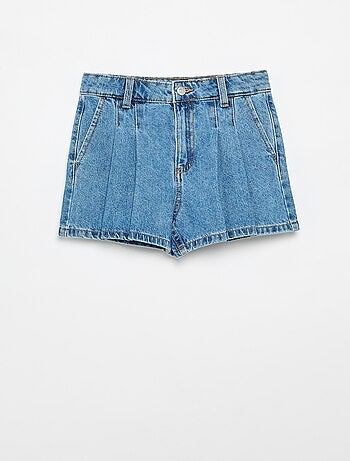 Pantalón corto vaquero con efecto plisado