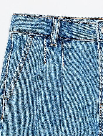Pantalón corto vaquero con efecto plisado