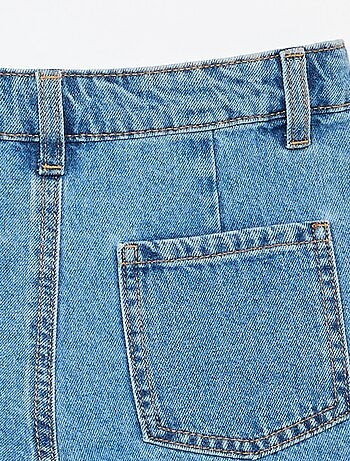 Pantalón corto vaquero con efecto plisado