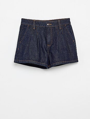 Pantalón corto vaquero con efecto plisado
