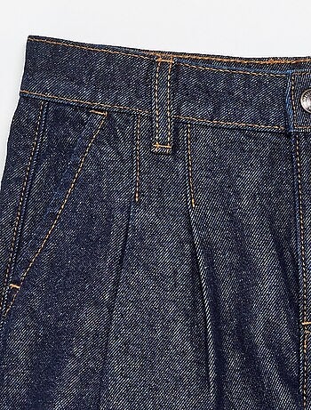 Pantalón corto vaquero con efecto plisado
