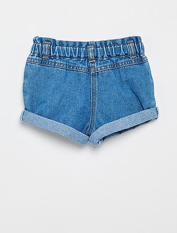 Pantalón corto vaquero con motivo de corazón