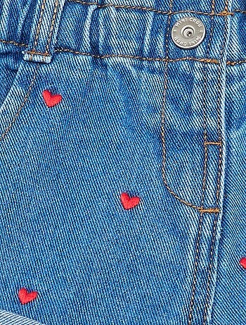 Pantalón corto vaquero con motivo de corazón