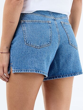 Pantalón corto vaquero con motivos bordados