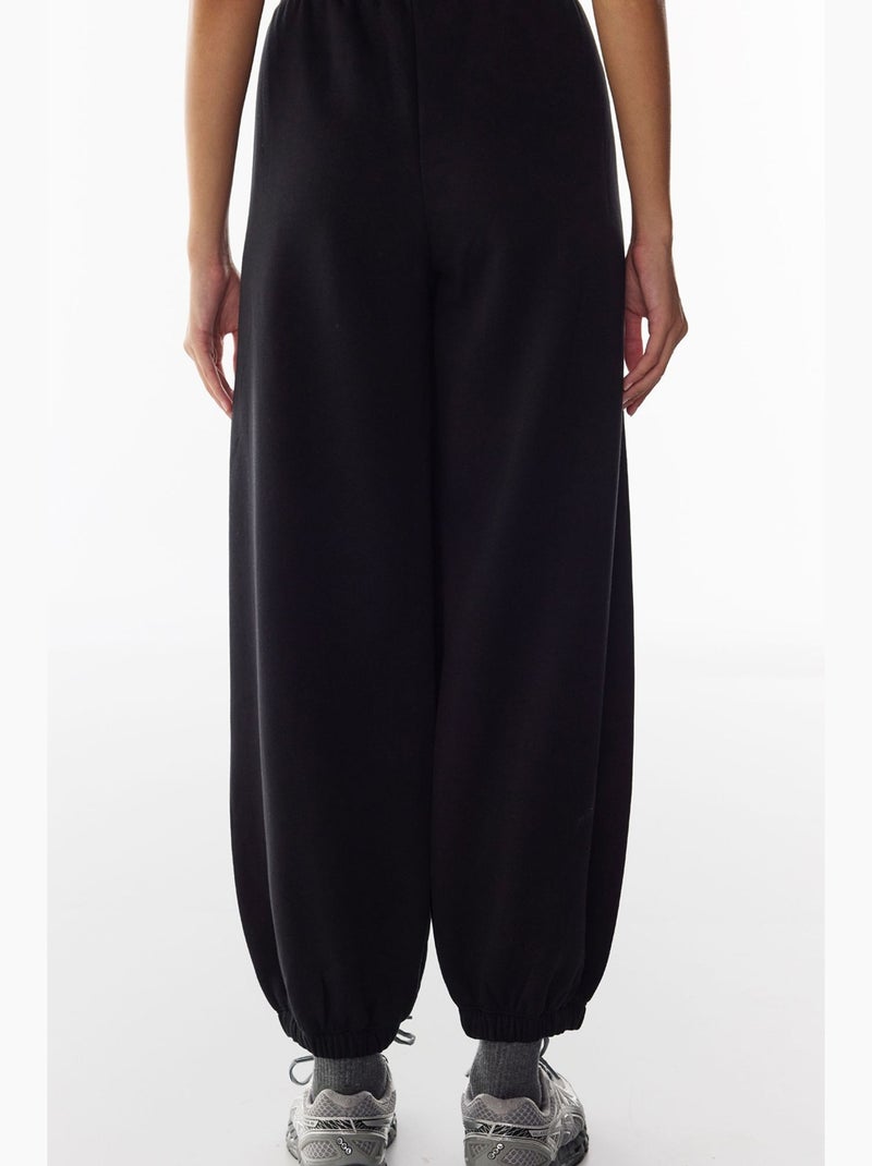 Pantalón de chándal con detalles de costura y corte globo afelpado penti Negro - Kiabi