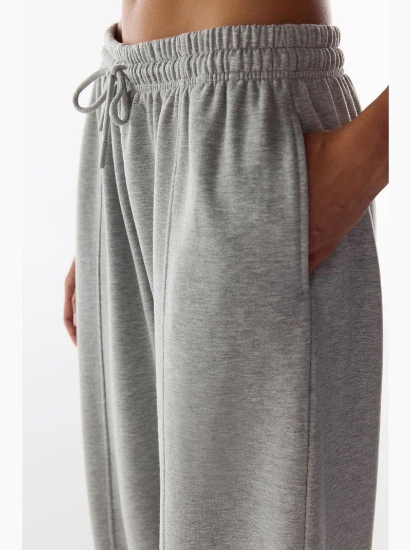 Pantalón de chándal de corte globo, perchado, con detalle de costuras penti Gris claro - Kiabi