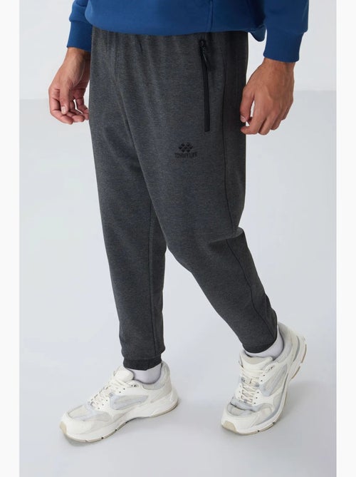 Pantalón de chándal jogger de hombre con bolsillo con cremallera tommy - Kiabi Pantalón de chándal jogger de hombre con bolsillo con cremallera tommy - Kiabi