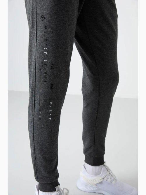 Pantalón de chándal jogger liso para hombre tommy - Kiabi Pantalón de chándal jogger liso para hombre tommy - Kiabi