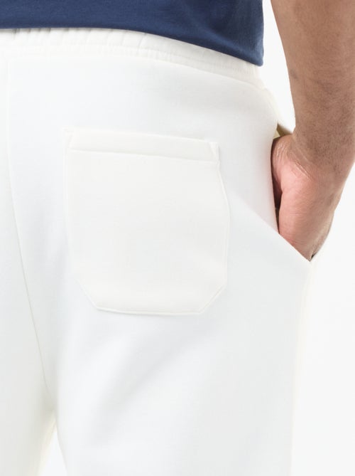 Pantalón de chándal liso con cordones ajustables en la cintura - Kiabi Pantalón de chándal liso con cordones ajustables en la cintura - Kiabi