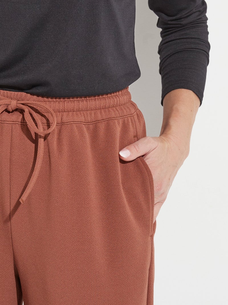 Pantalón de cinturilla elástica ancha en punto crepé liso - AFIBEL Marrón - Kiabi