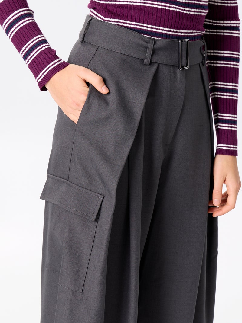 Pantalón de corte ancho y tiro alto con bolsillos de solapa Gris - Kiabi