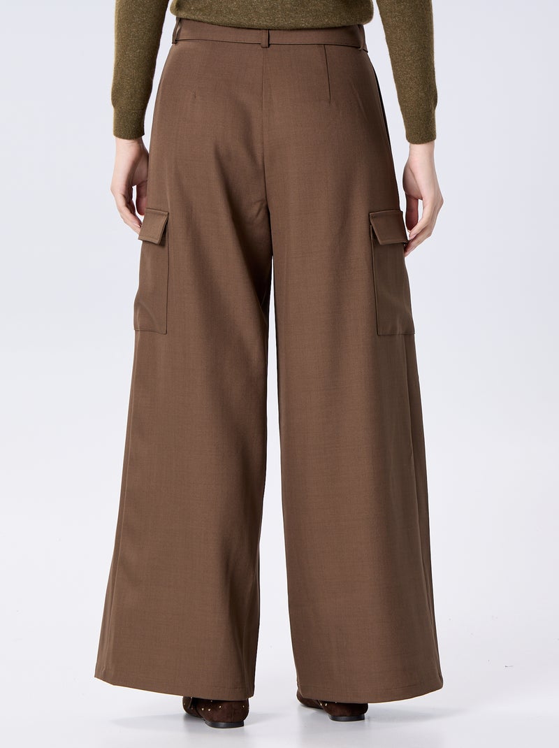 Pantalón de corte ancho y tiro alto con bolsillos de solapa Marron - Kiabi