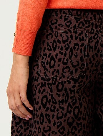 Pantalón de corte barrel con flocado