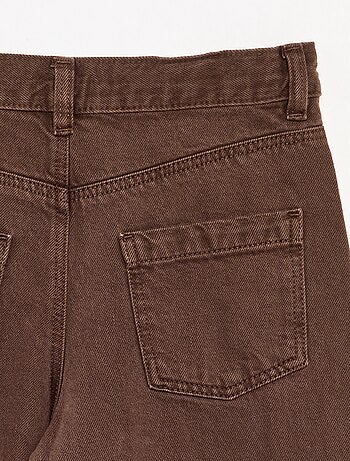 Pantalón de corte barrel con tachuelas
