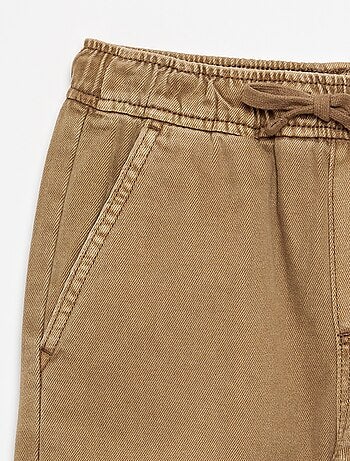 Pantalón de corte relajado con cintura elástica