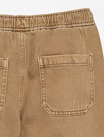 Pantalón de corte relajado con cintura elástica