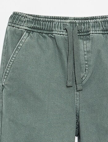 Pantalón de corte relajado con cintura elástica