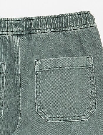 Pantalón de corte relajado con cintura elástica