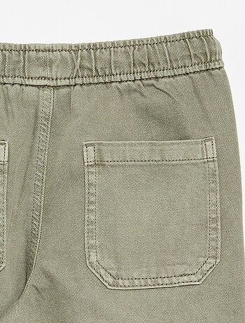 Pantalón de corte relajado con cintura elástica