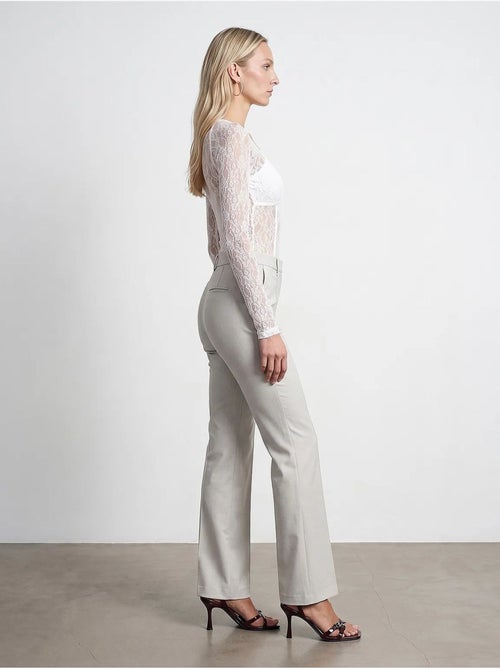 Pantalón de crepé de mujer de tiro medio y pernera ancha dilvin - Kiabi Pantalón de crepé de mujer de tiro medio y pernera ancha dilvin - Kiabi