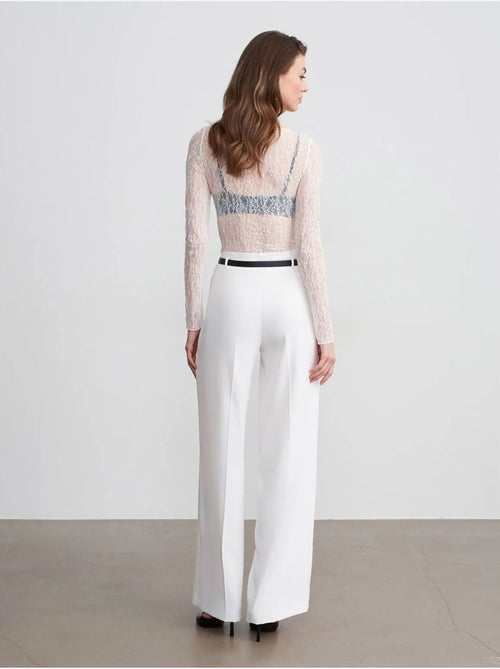 Pantalón de crepé de pernera ancha con cinturón - Kiabi