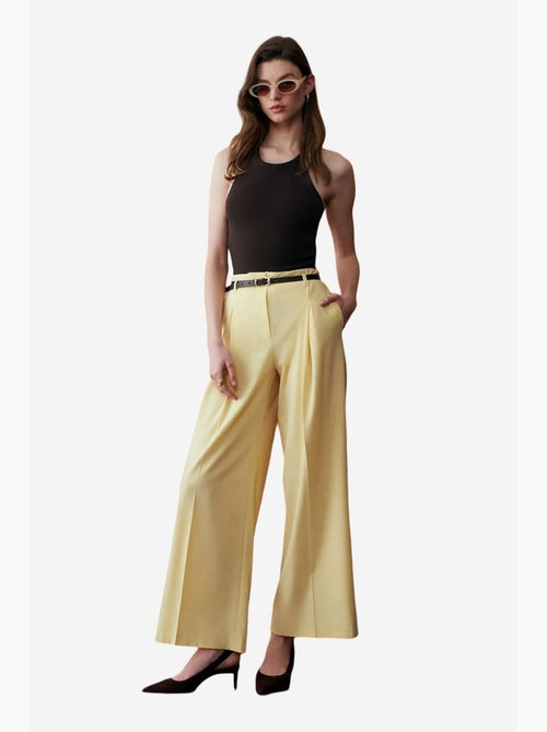 Pantalón de crepé de pernera ancha con cinturón para mujer dilvin - Kiabi Pantalón de crepé de pernera ancha con cinturón para mujer dilvin - Kiabi