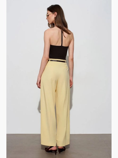 Pantalón de crepé de pernera ancha con cinturón para mujer dilvin - Kiabi Pantalón de crepé de pernera ancha con cinturón para mujer dilvin - Kiabi