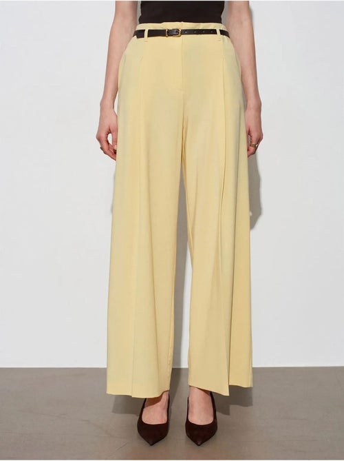 Pantalón de crepé de pernera ancha con cinturón para mujer dilvin - Kiabi Pantalón de crepé de pernera ancha con cinturón para mujer dilvin - Kiabi