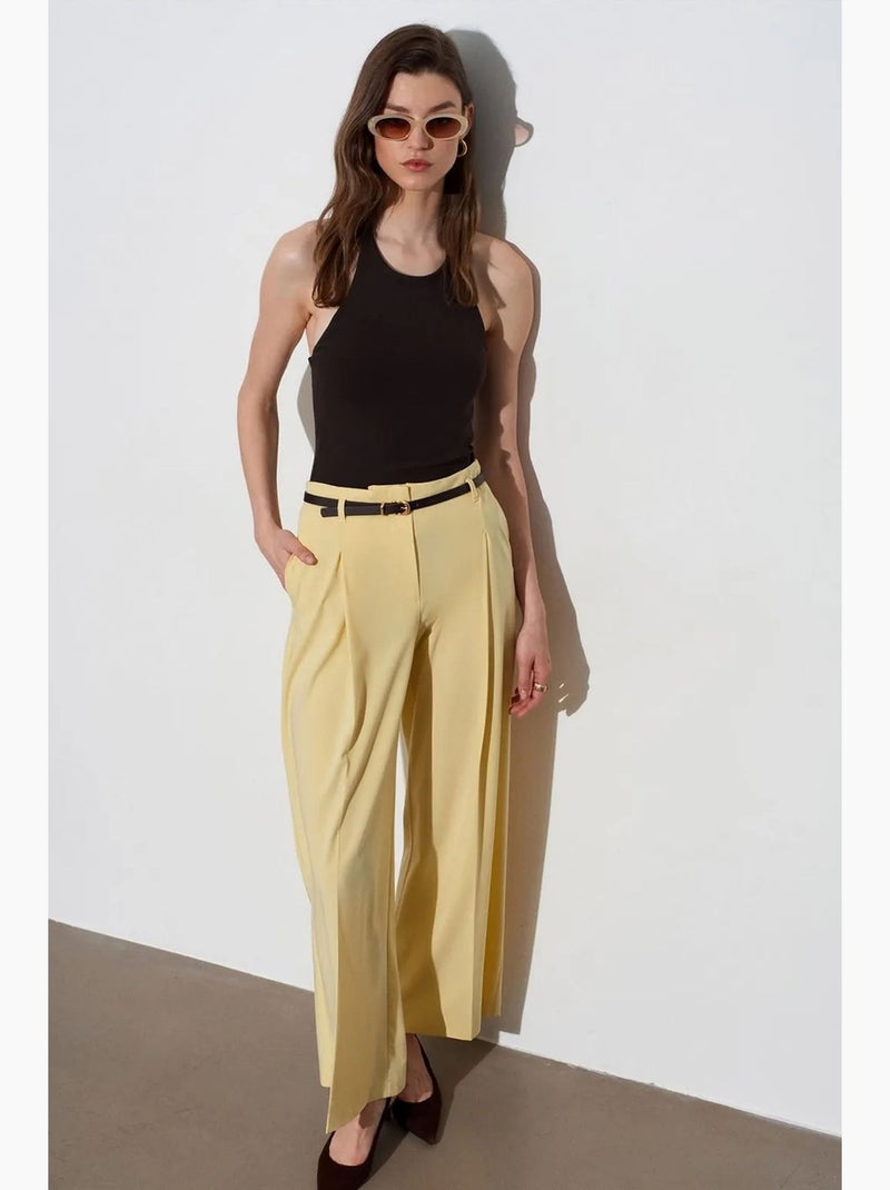 Pantalón de crepé de pernera ancha con cinturón para mujer dilvin Amarillo limón - Kiabi