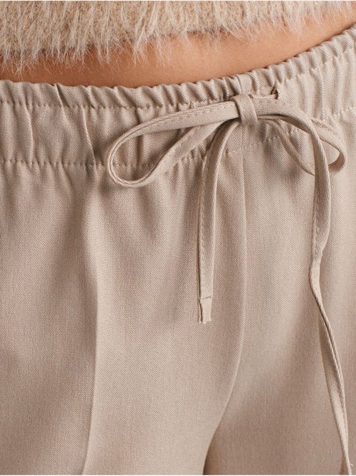 Pantalón de crepé de pernera ancha dilvin - Kiabi Pantalón de crepé de pernera ancha dilvin - Kiabi