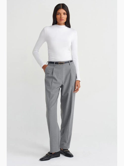 Pantalón de crepé de pernera recta con cinturón dilvin - Kiabi Pantalón de crepé de pernera recta con cinturón dilvin - Kiabi