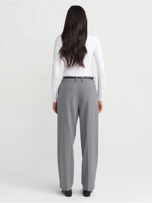 Pantalón de crepé de pernera recta con cinturón dilvin - Kiabi Pantalón de crepé de pernera recta con cinturón dilvin - Kiabi
