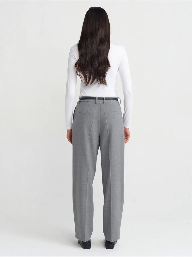 Pantalón de crepé de pernera recta con cinturón dilvin Gris - Kiabi