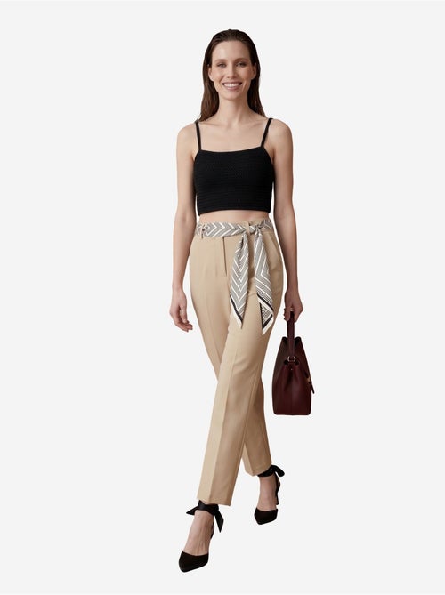 Pantalón de crepé de pierna recta y tiro alto con cinturón my fashion - Kiabi Pantalón de crepé de pierna recta y tiro alto con cinturón my fashion - Kiabi