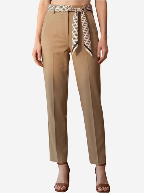 Pantalón de crepé de pierna recta y tiro alto con cinturón my fashion - Kiabi Pantalón de crepé de pierna recta y tiro alto con cinturón my fashion - Kiabi