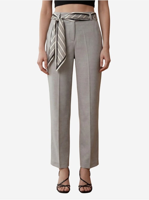 Pantalón de crepé de pierna recta y tiro alto con cinturón my fashion - Kiabi Pantalón de crepé de pierna recta y tiro alto con cinturón my fashion - Kiabi