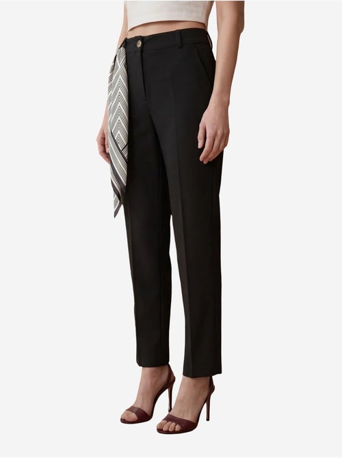 Pantalón de crepé de pierna recta y tiro alto con cinturón my fashion - Kiabi Pantalón de crepé de pierna recta y tiro alto con cinturón my fashion - Kiabi