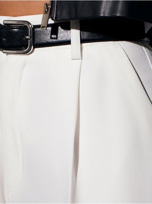 Pantalón de crepé de tiro alto y pernera ancha dilvin - Kiabi Pantalón de crepé de tiro alto y pernera ancha dilvin - Kiabi