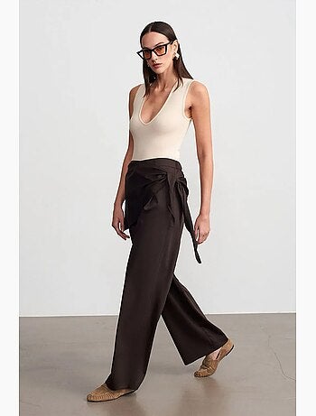 Pantalón de crepé de tiro alto y pernera ancha dilvin