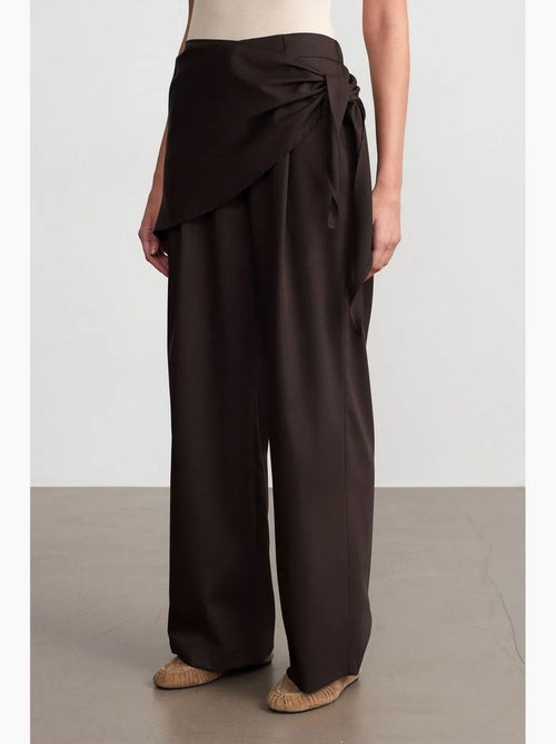 Pantalón de crepé de tiro alto y pernera ancha dilvin - Kiabi Pantalón de crepé de tiro alto y pernera ancha dilvin - Kiabi